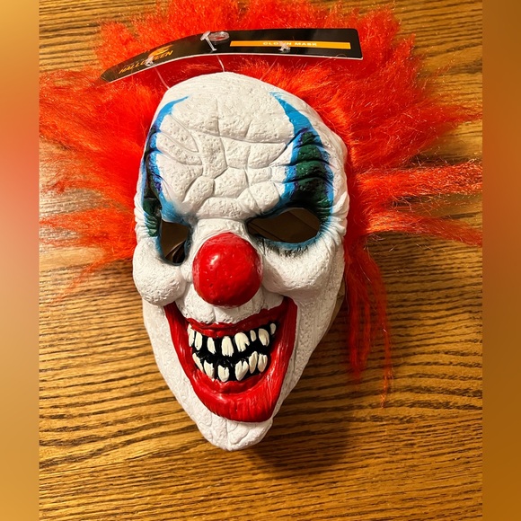 Clown Mask - Picture 1 of 12